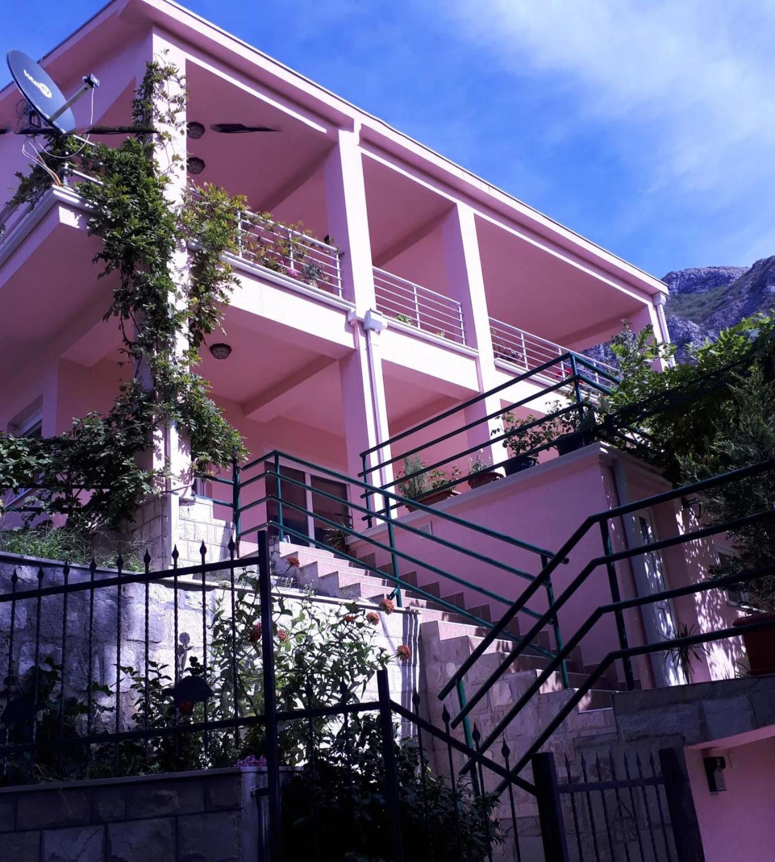 Ecohouse Risan Studio 外观 照片